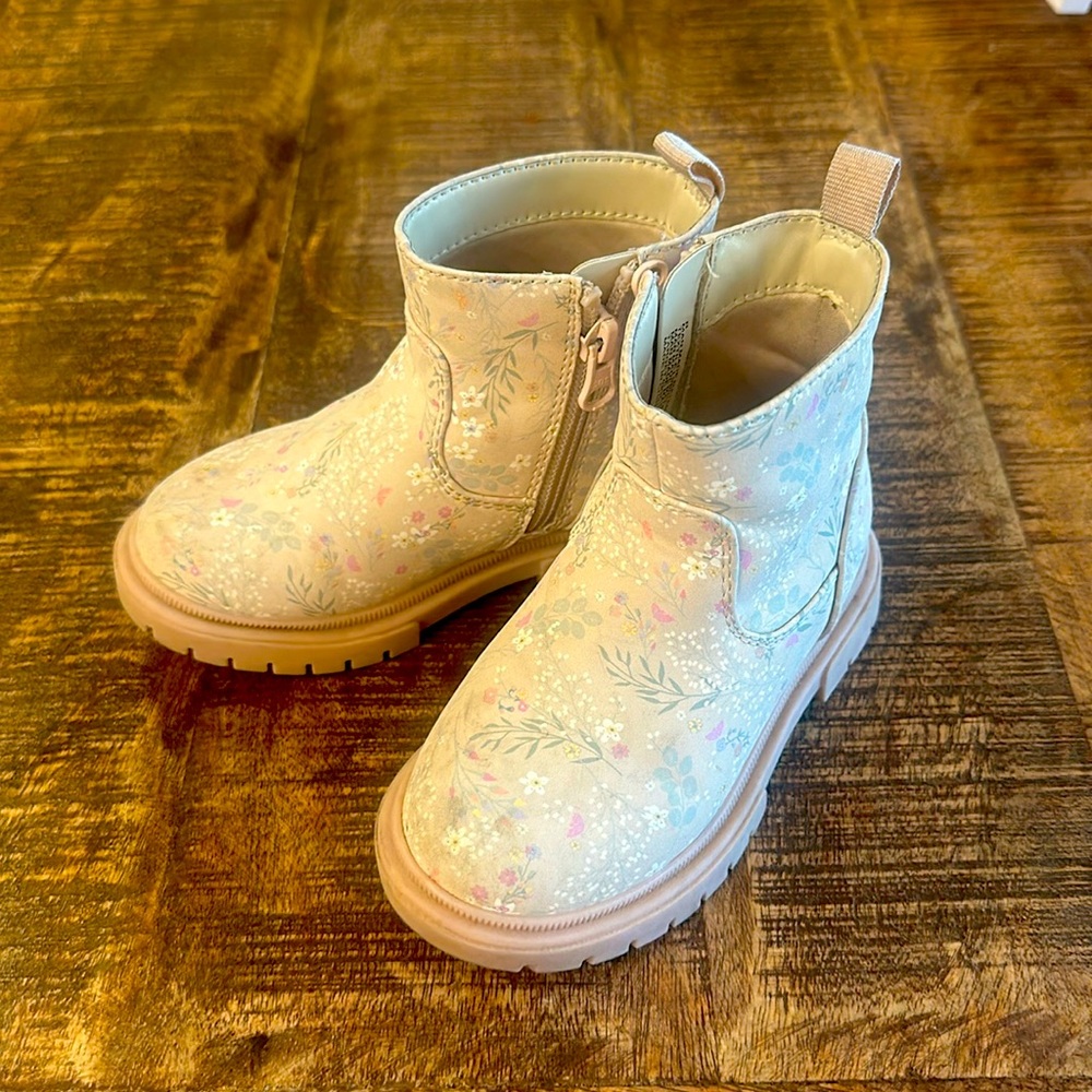 Cat and Jack girls boots size 8